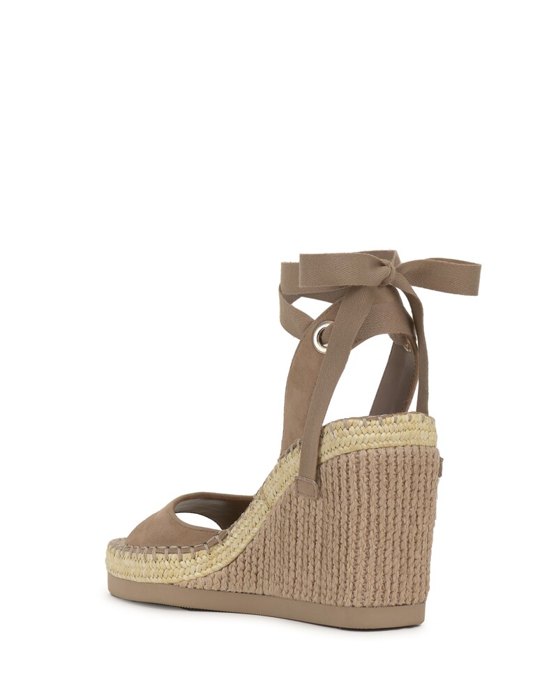 Vince Camuto Bendsen Wedge Sandal Tortilla ID-AIIJ6801
