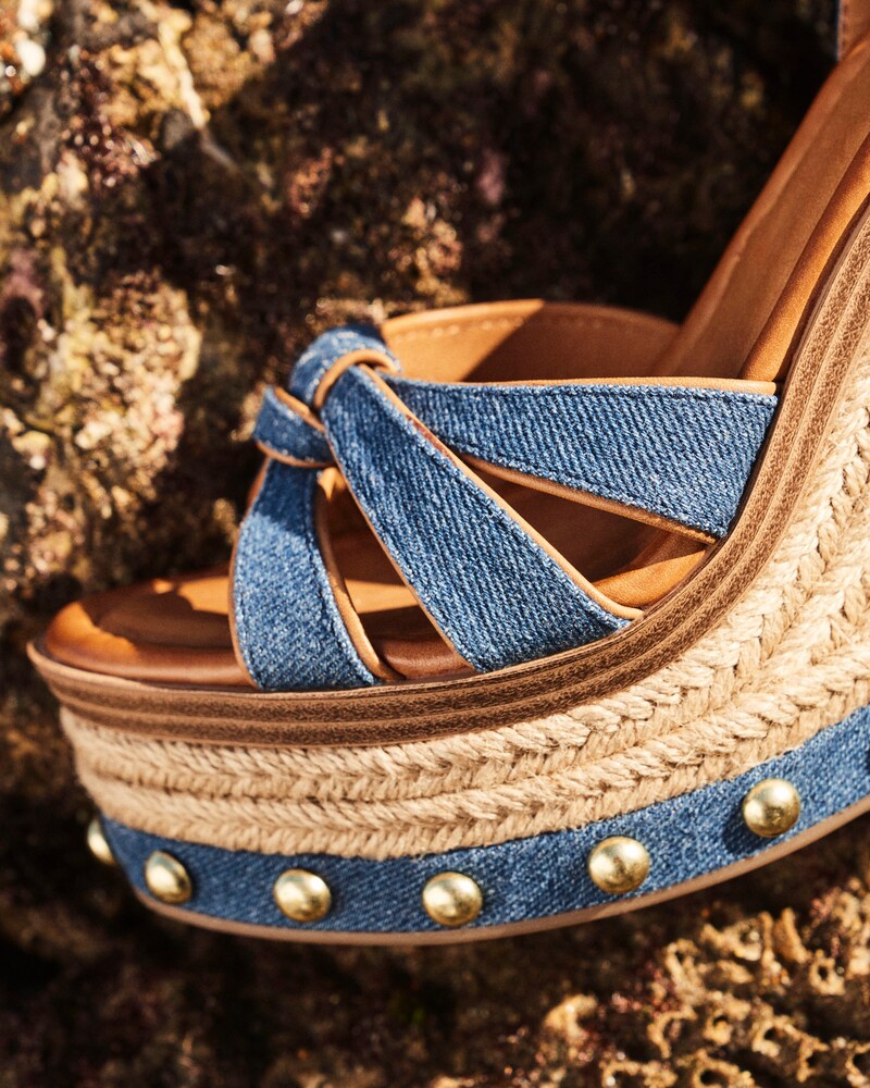 Vince Camuto Poula Wedge Sandal Indigo Wash/Golden Walnut ID-AZWK4819