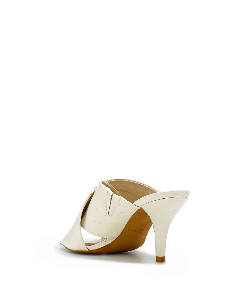 Vince Camuto Rehnya Mule Swan ID-BTCW5617