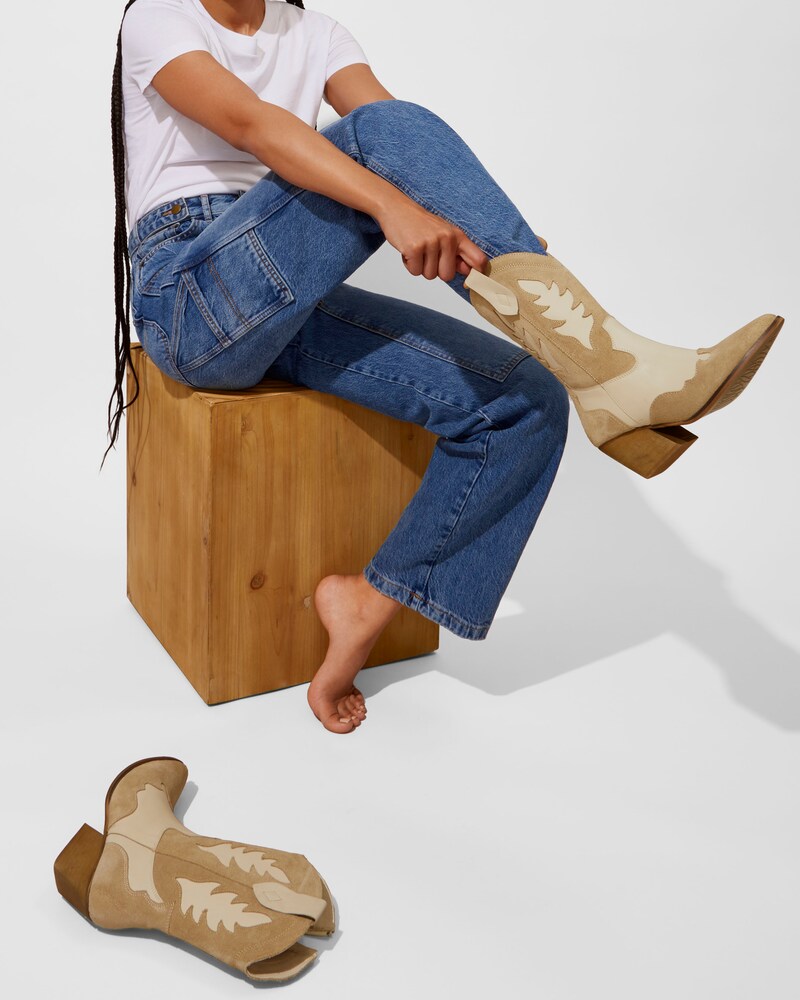 Vince Camuto Lunnia Bootie Sand/Glaciar ID-EJWL2033
