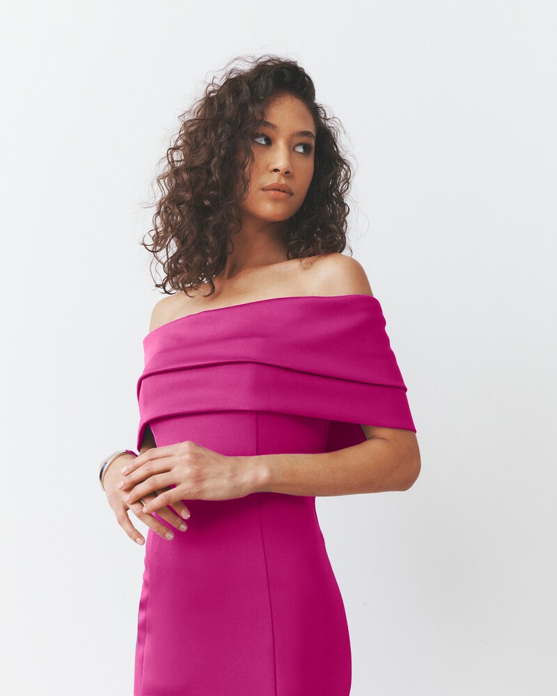 Vince Camuto Off-The-Shoulder Gown Fuchsia ID-LPCW8122