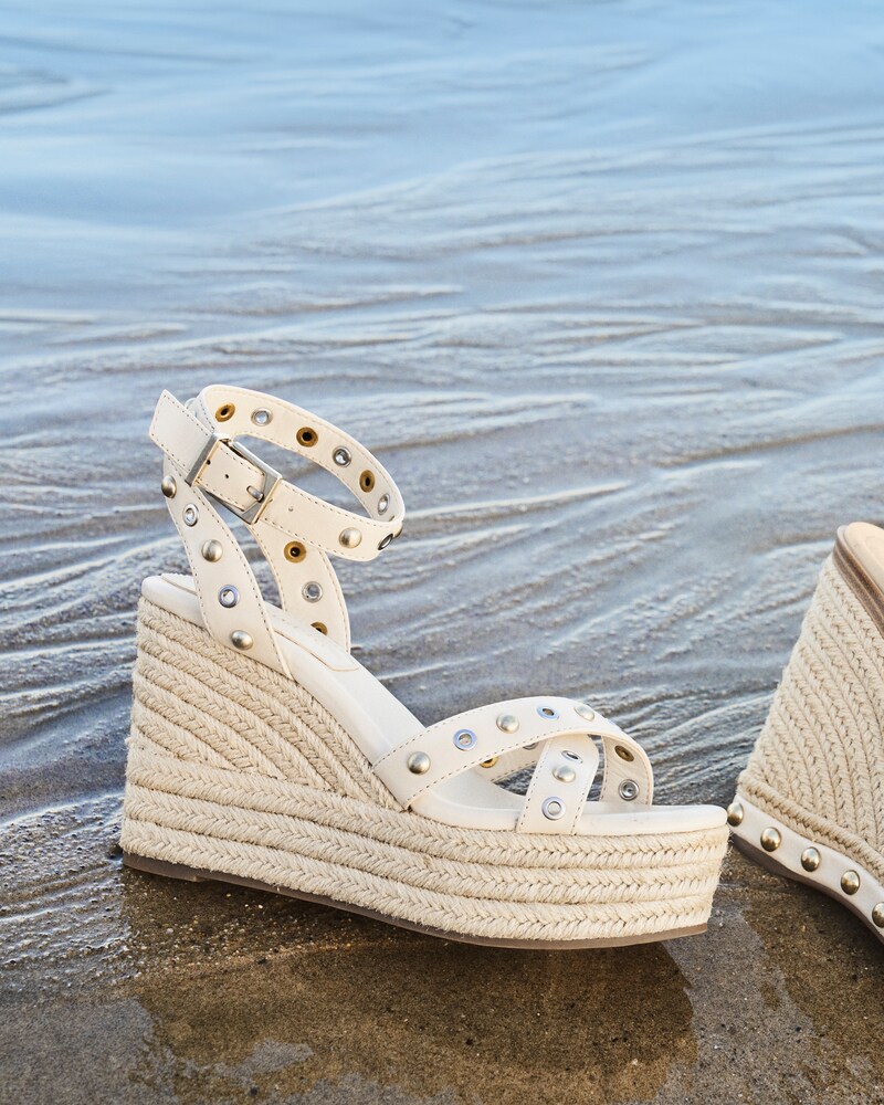 Vince Camuto Feegella Wedge Sandal Warm Vanilla ID-LZOH8010