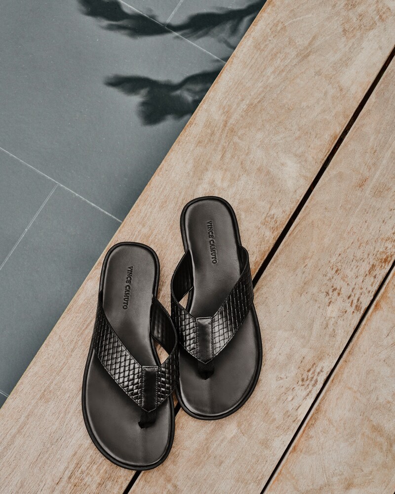 Vince Camuto Menﾡﾯs Waylyn Flip-Flop Black ID-OMVO3084