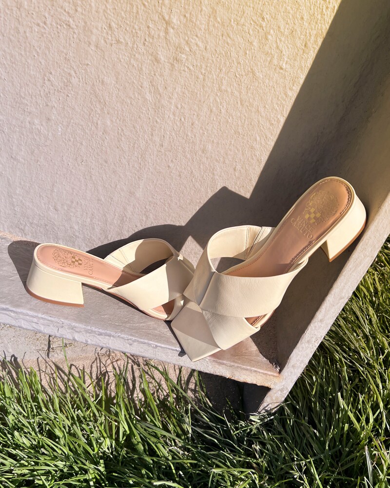 Vince Camuto Seedanta Sandal Off White ID-PRLB2069