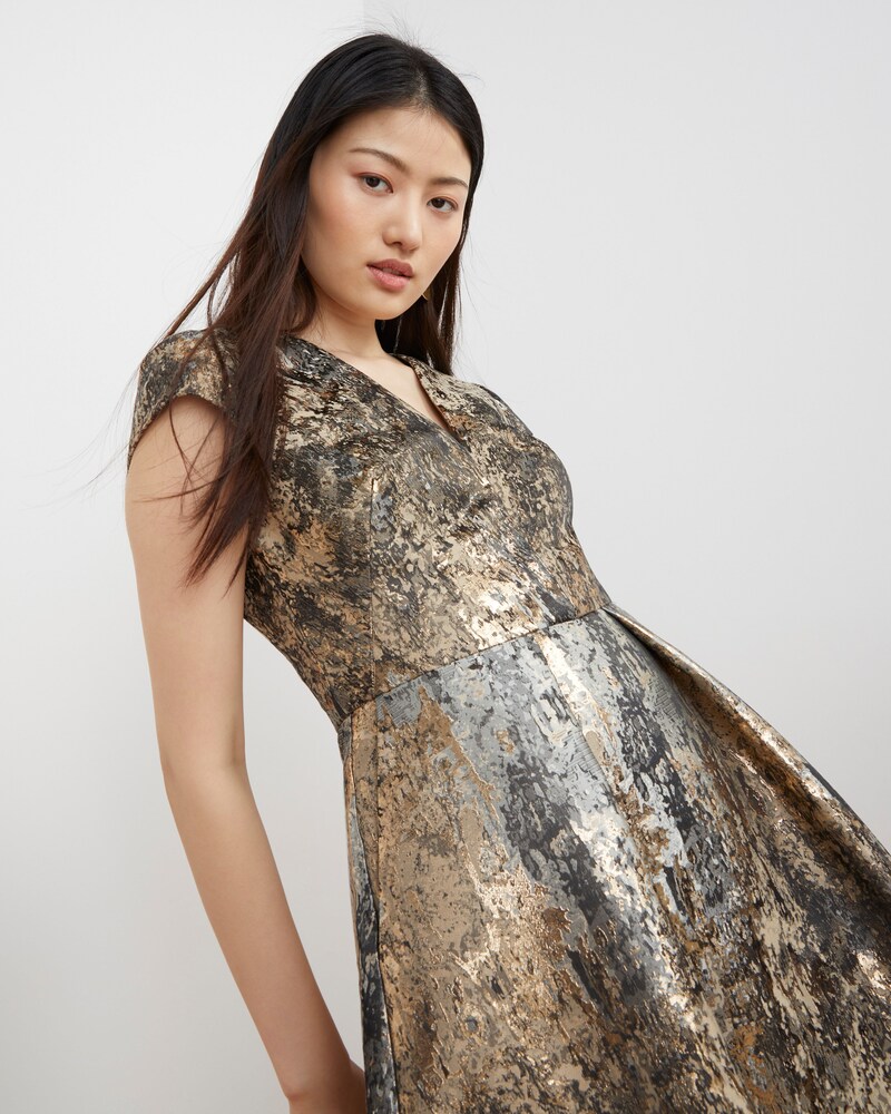 Vince Camuto Jacquard Cap-Sleeve Dress Silver Metallic ID-SWWE3978
