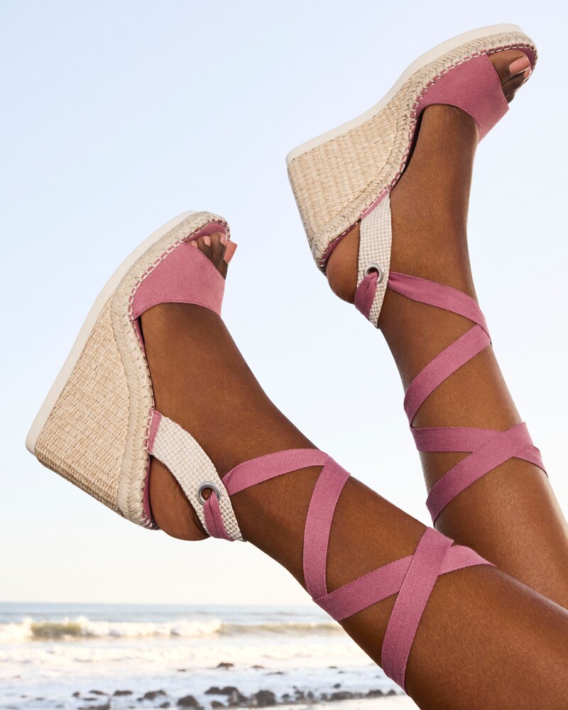 Vince Camuto Bendsen Wedge Sandal Wildberry/Multi Nat ID-TCWQ8587