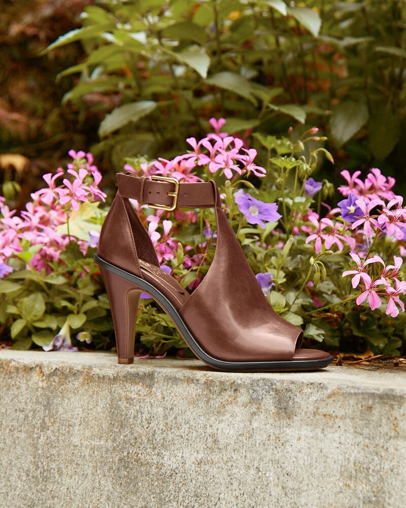 Vince Camuto Frasper Peep Toe Shootie Cocoa Biscuit ID-UCUX1994