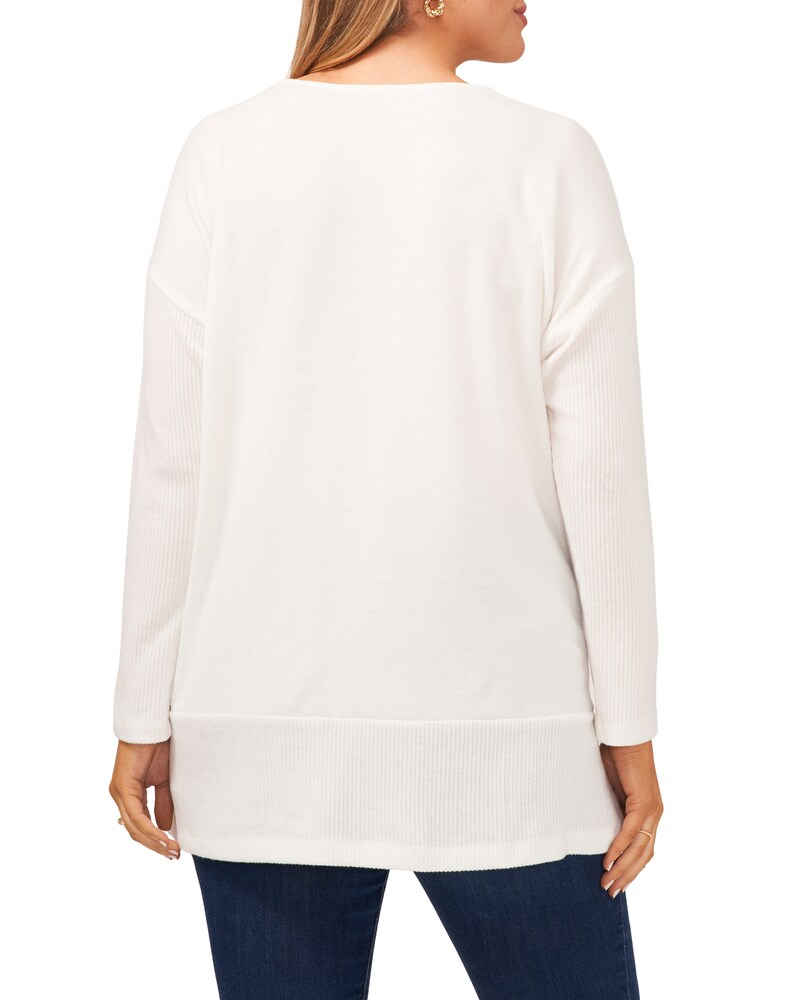 Vince Camuto Ribbed V-Neck Top (Plus Size) New Ivory ID-VCBA1801