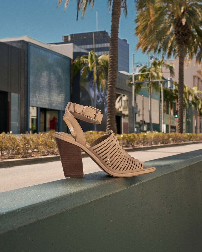 Vince Camuto Frenela Sandal Tortilla ID-VQLU2465